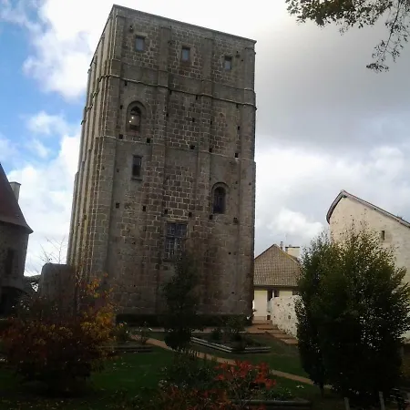 Les Calaubys 度假居 Huriel