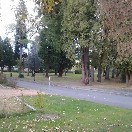 Les Calaubys 度假居 Huriel